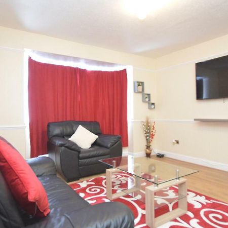 Four Bedroom Townhouse 12 Minutes Walk To Excel Exhibition Centre ロンドン エクステリア 写真