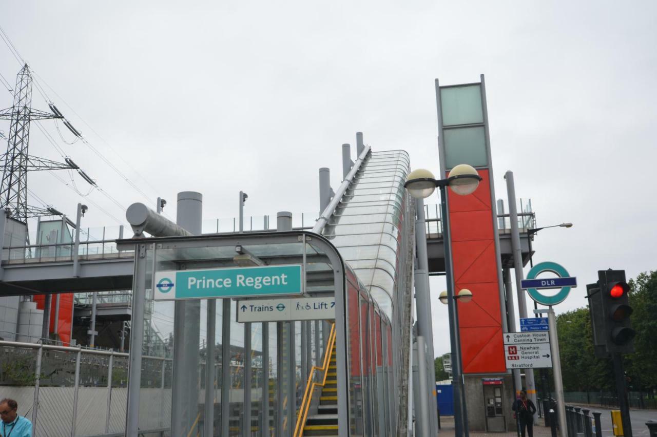 Four Bedroom Townhouse 12 Minutes Walk To Excel Exhibition Centre ロンドン エクステリア 写真