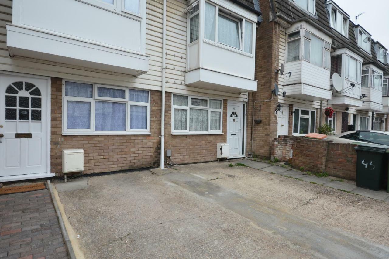 Four Bedroom Townhouse 12 Minutes Walk To Excel Exhibition Centre ロンドン エクステリア 写真