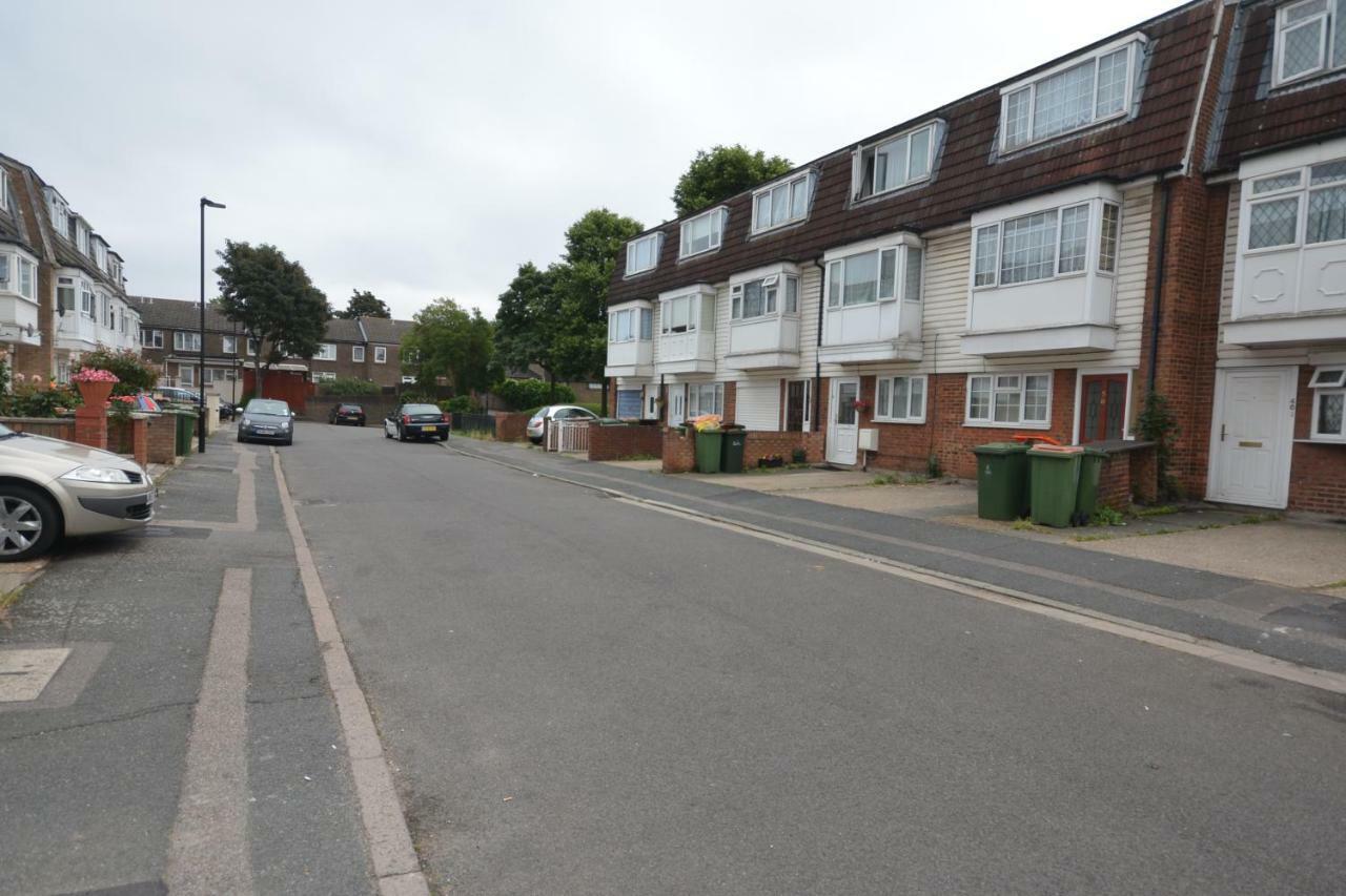 Four Bedroom Townhouse 12 Minutes Walk To Excel Exhibition Centre ロンドン エクステリア 写真