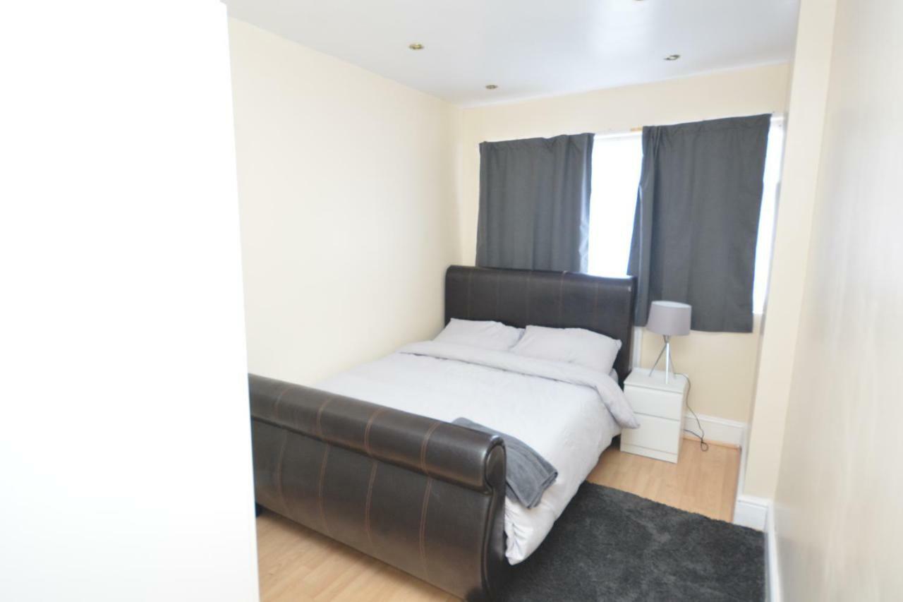Four Bedroom Townhouse 12 Minutes Walk To Excel Exhibition Centre ロンドン エクステリア 写真