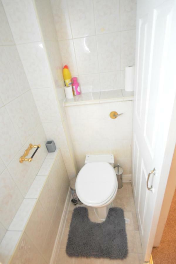 Four Bedroom Townhouse 12 Minutes Walk To Excel Exhibition Centre ロンドン エクステリア 写真