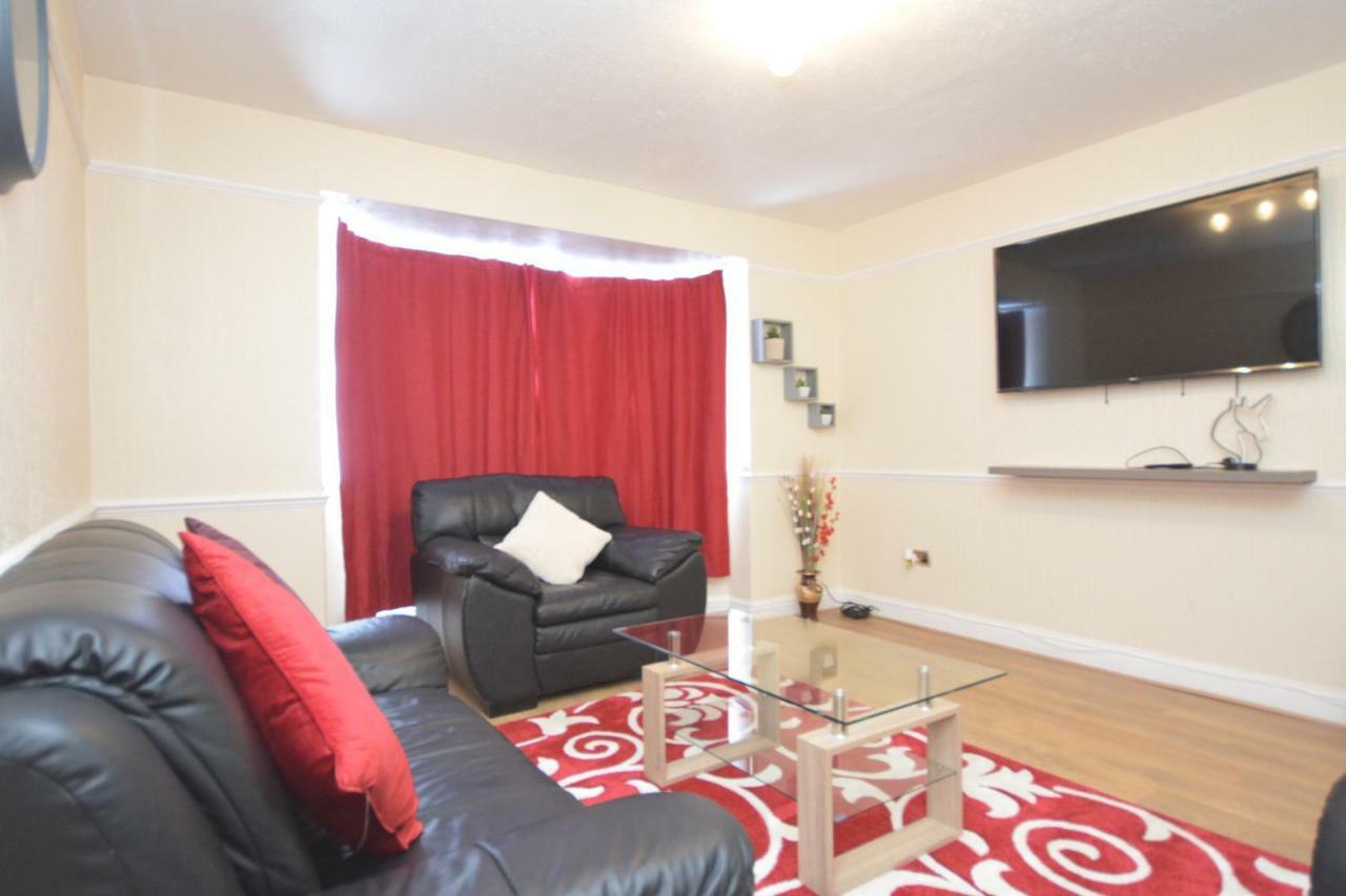 Four Bedroom Townhouse 12 Minutes Walk To Excel Exhibition Centre ロンドン エクステリア 写真