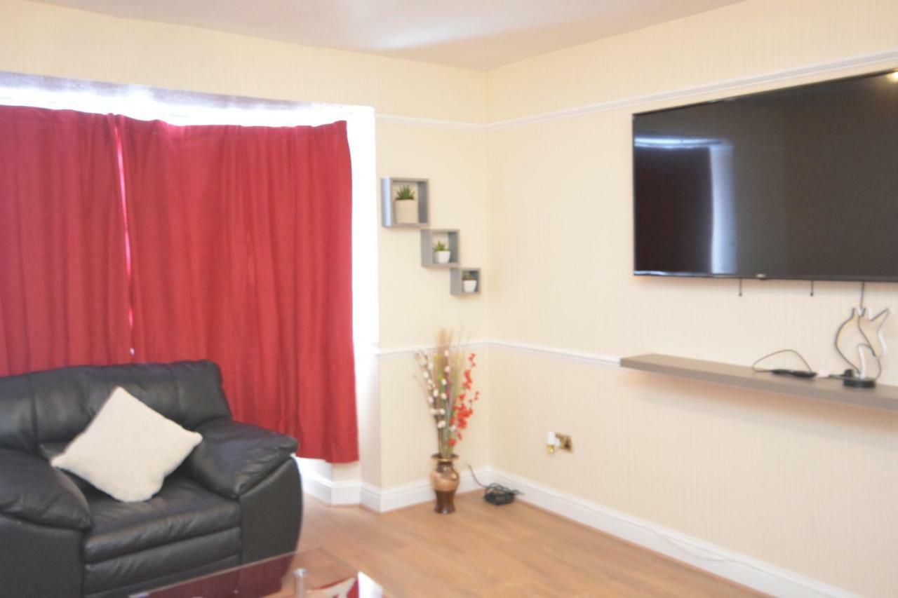 Four Bedroom Townhouse 12 Minutes Walk To Excel Exhibition Centre ロンドン エクステリア 写真