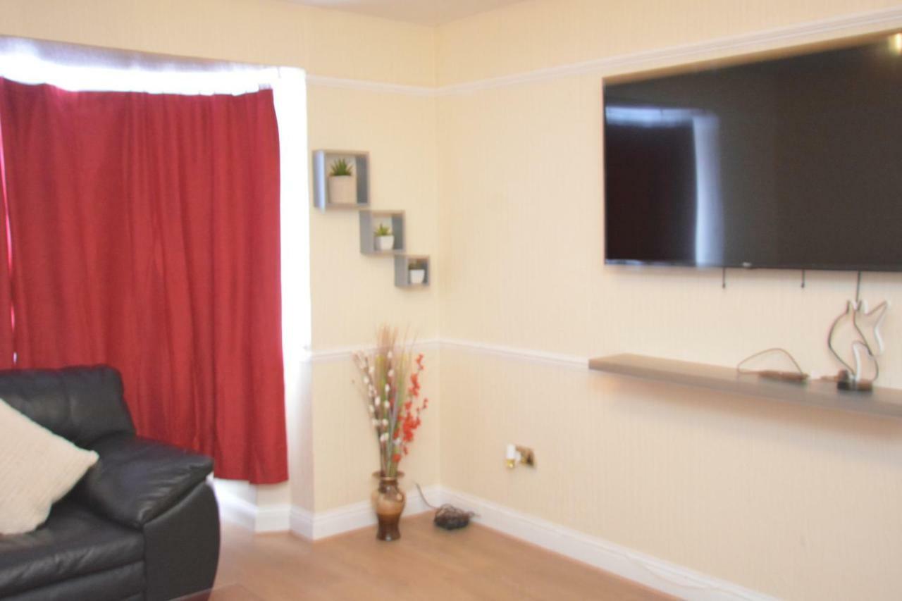 Four Bedroom Townhouse 12 Minutes Walk To Excel Exhibition Centre ロンドン エクステリア 写真