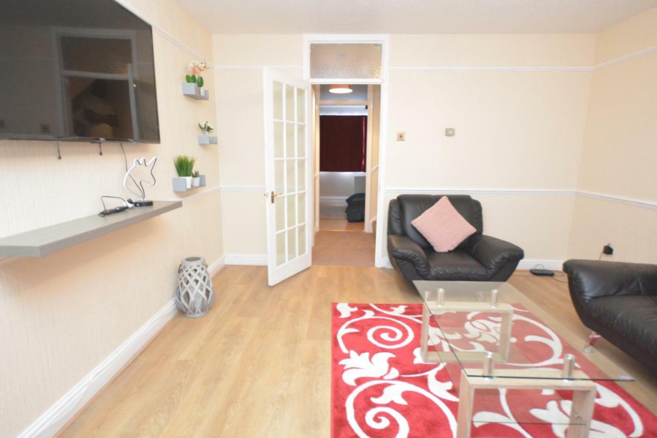 Four Bedroom Townhouse 12 Minutes Walk To Excel Exhibition Centre ロンドン エクステリア 写真