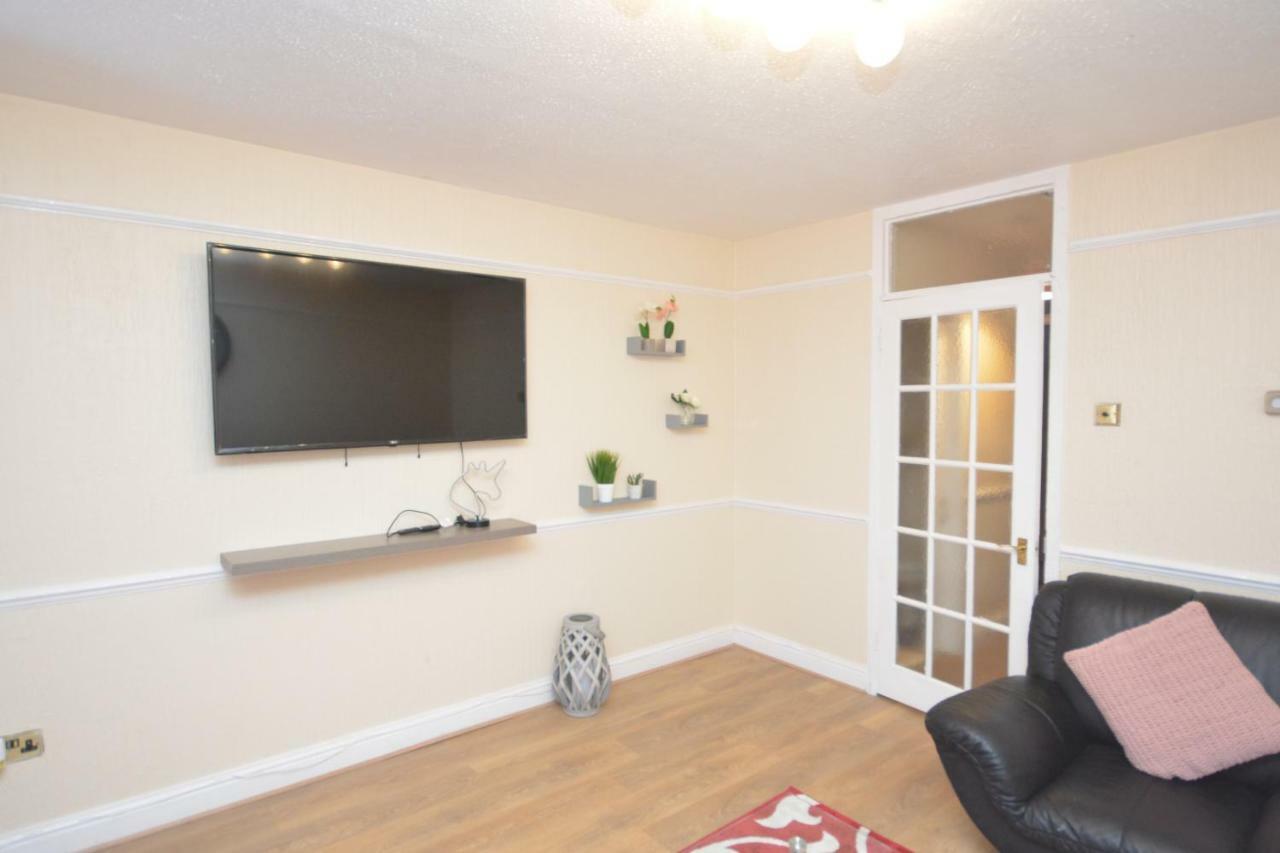 Four Bedroom Townhouse 12 Minutes Walk To Excel Exhibition Centre ロンドン エクステリア 写真
