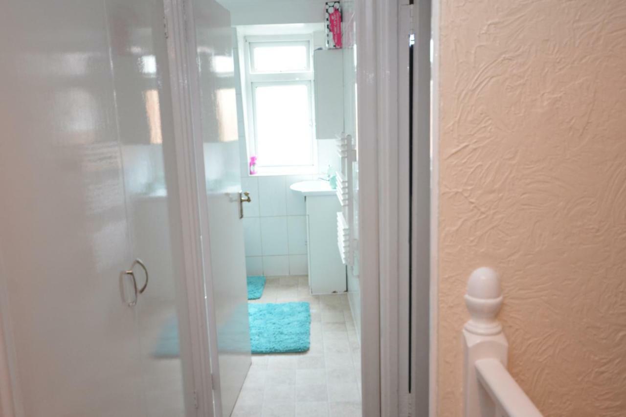 Four Bedroom Townhouse 12 Minutes Walk To Excel Exhibition Centre ロンドン エクステリア 写真