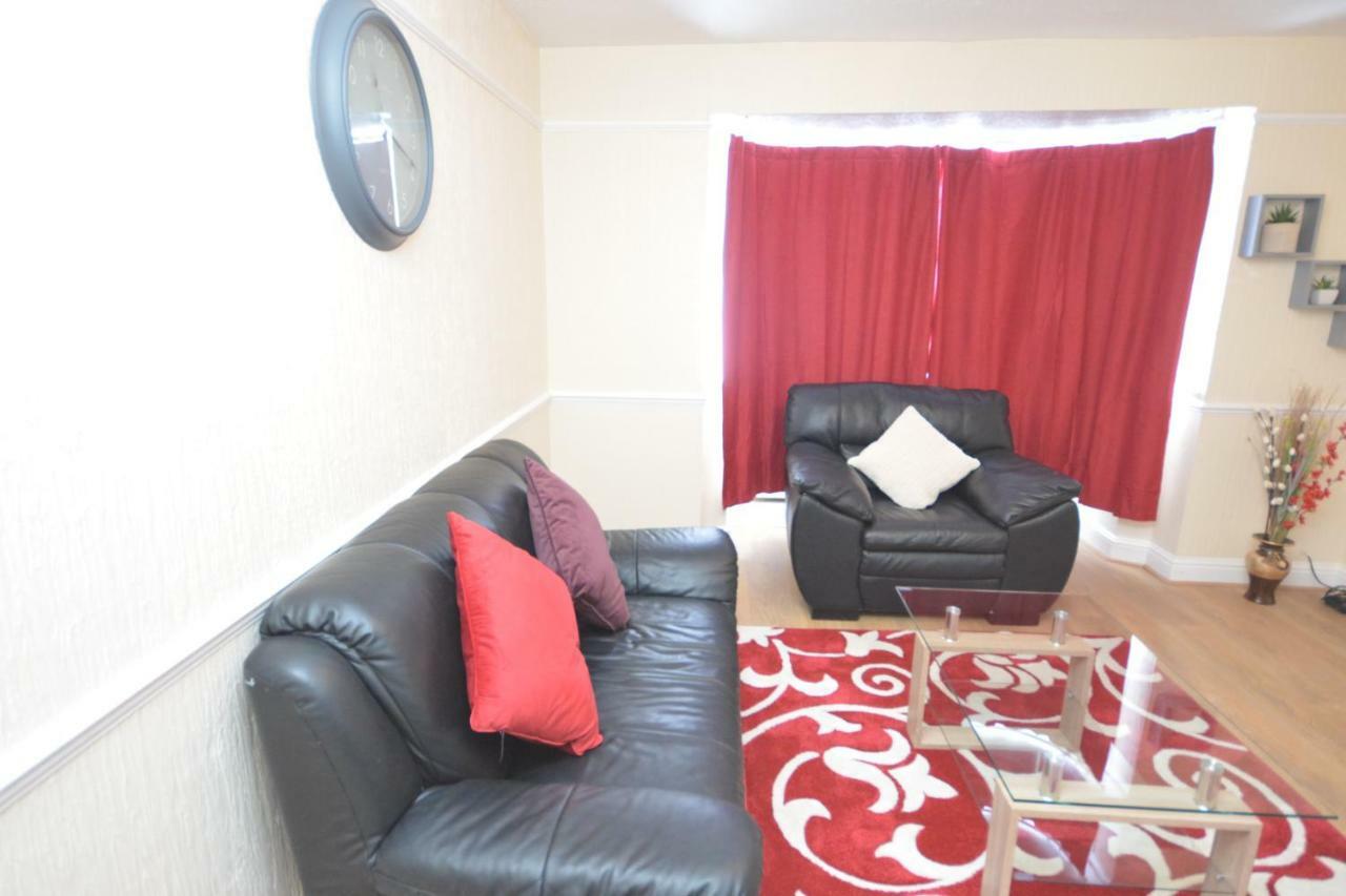 Four Bedroom Townhouse 12 Minutes Walk To Excel Exhibition Centre ロンドン エクステリア 写真