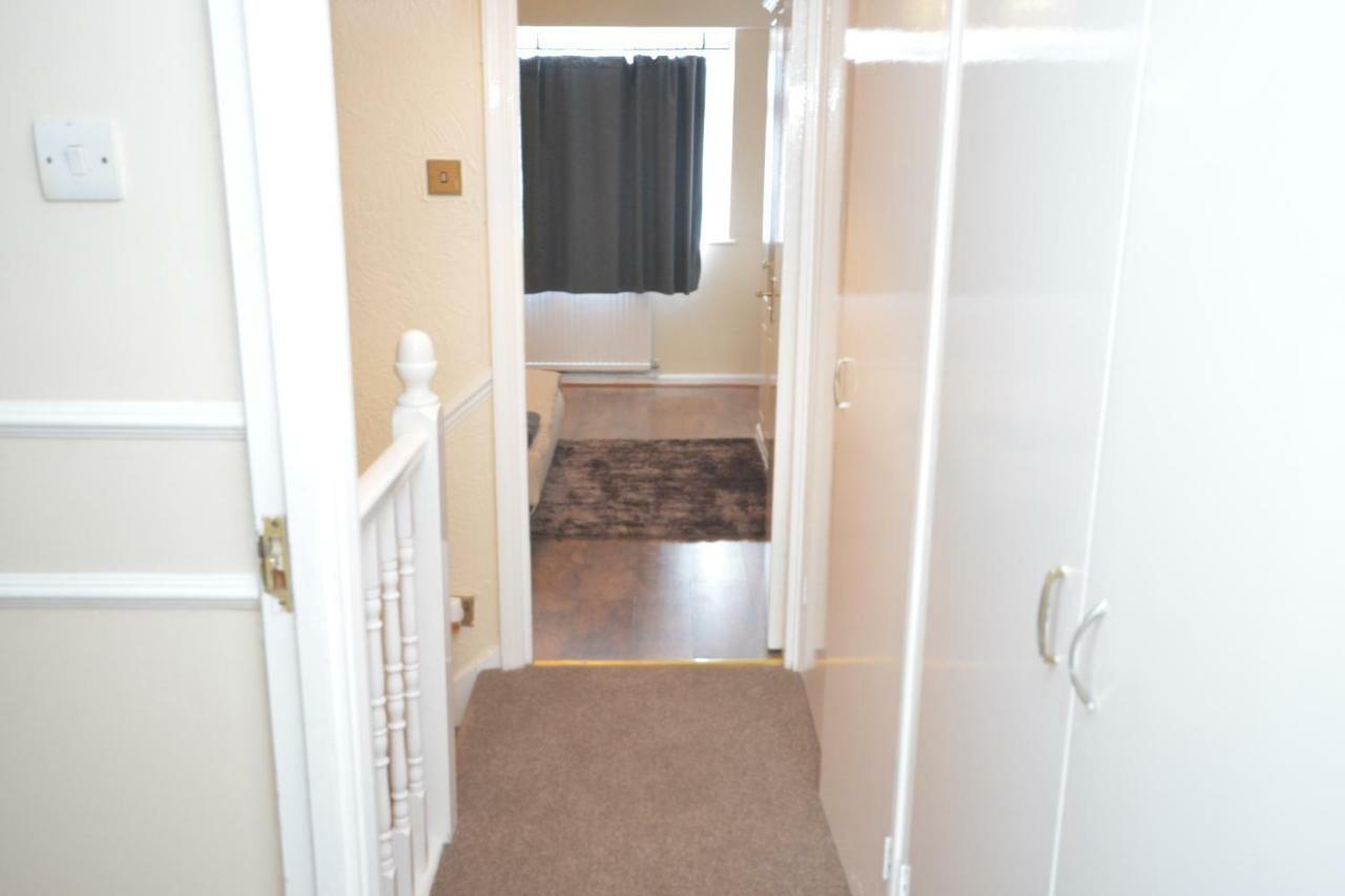 Four Bedroom Townhouse 12 Minutes Walk To Excel Exhibition Centre ロンドン エクステリア 写真