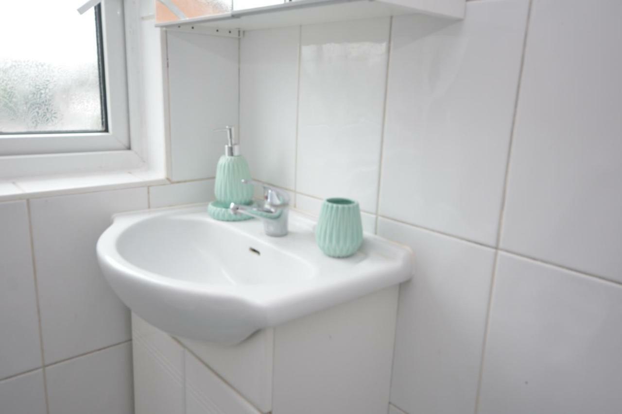 Four Bedroom Townhouse 12 Minutes Walk To Excel Exhibition Centre ロンドン エクステリア 写真