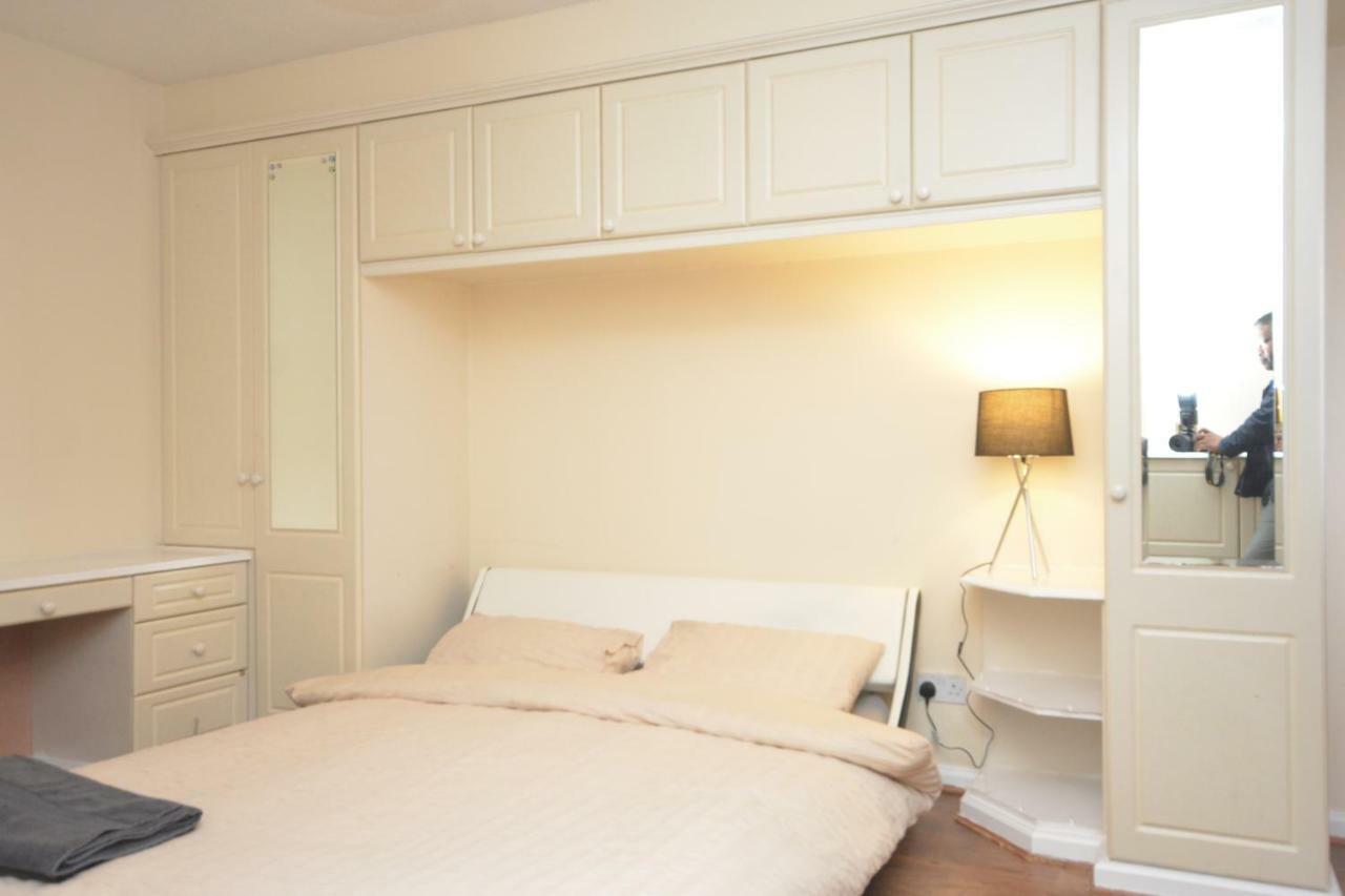 Four Bedroom Townhouse 12 Minutes Walk To Excel Exhibition Centre ロンドン エクステリア 写真
