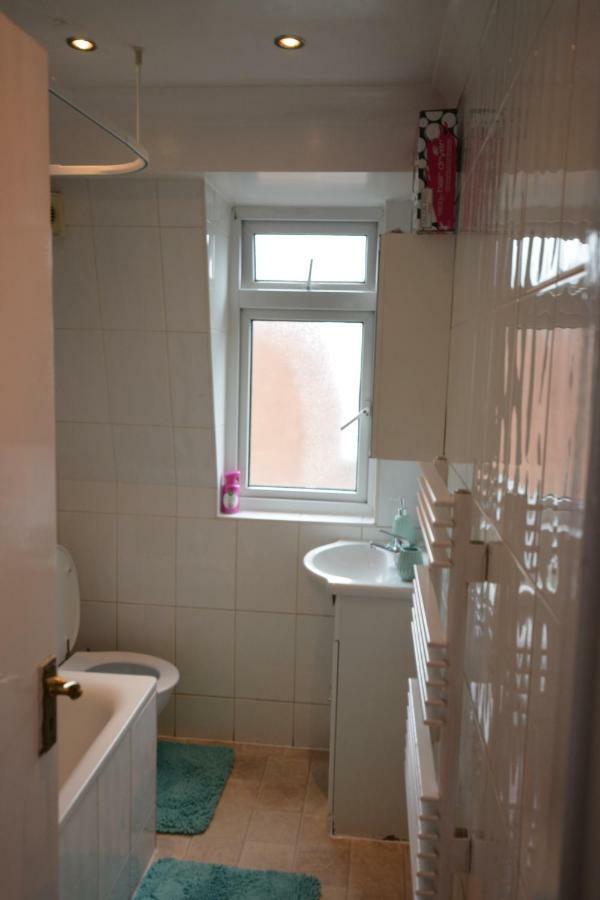 Four Bedroom Townhouse 12 Minutes Walk To Excel Exhibition Centre ロンドン エクステリア 写真