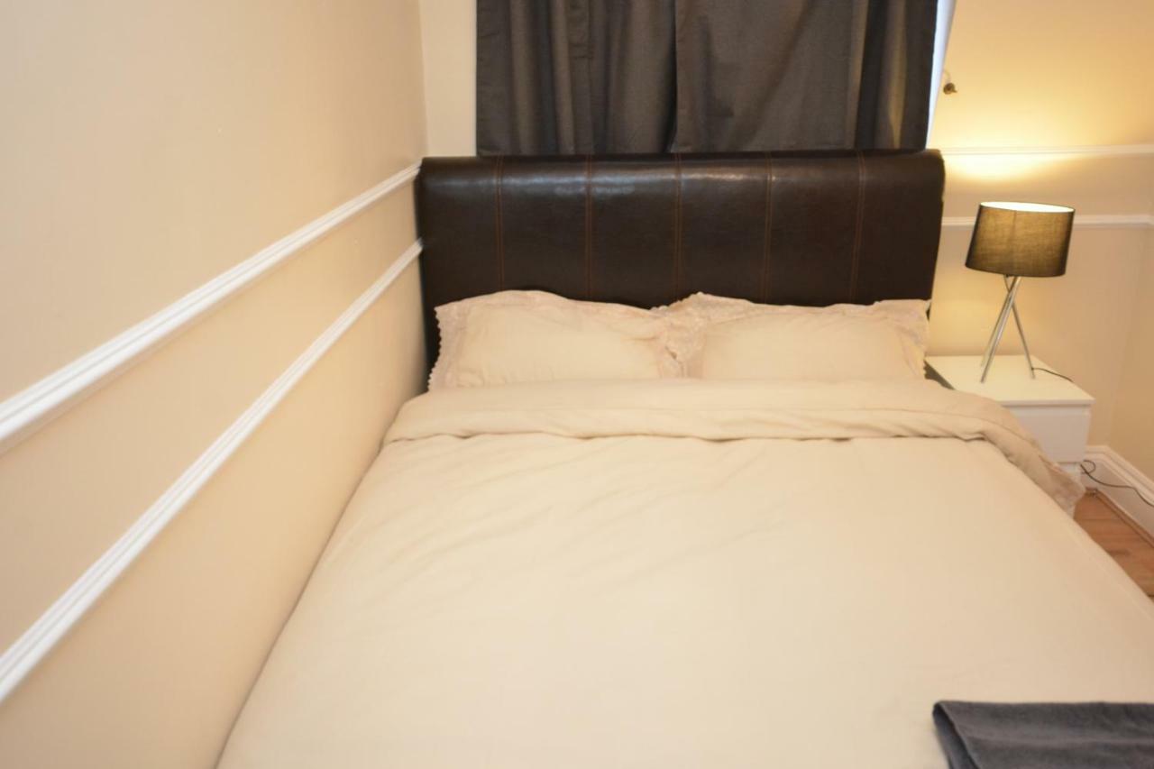 Four Bedroom Townhouse 12 Minutes Walk To Excel Exhibition Centre ロンドン エクステリア 写真