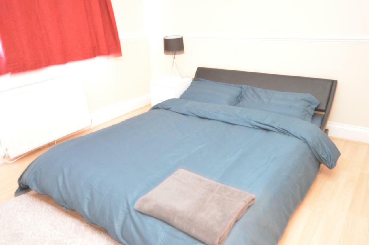 Four Bedroom Townhouse 12 Minutes Walk To Excel Exhibition Centre ロンドン エクステリア 写真
