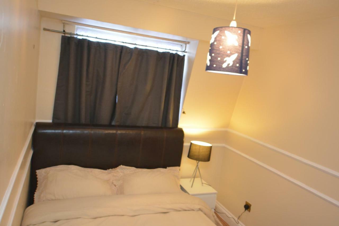 Four Bedroom Townhouse 12 Minutes Walk To Excel Exhibition Centre ロンドン エクステリア 写真