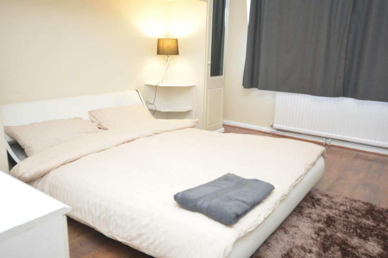 Four Bedroom Townhouse 12 Minutes Walk To Excel Exhibition Centre ロンドン エクステリア 写真