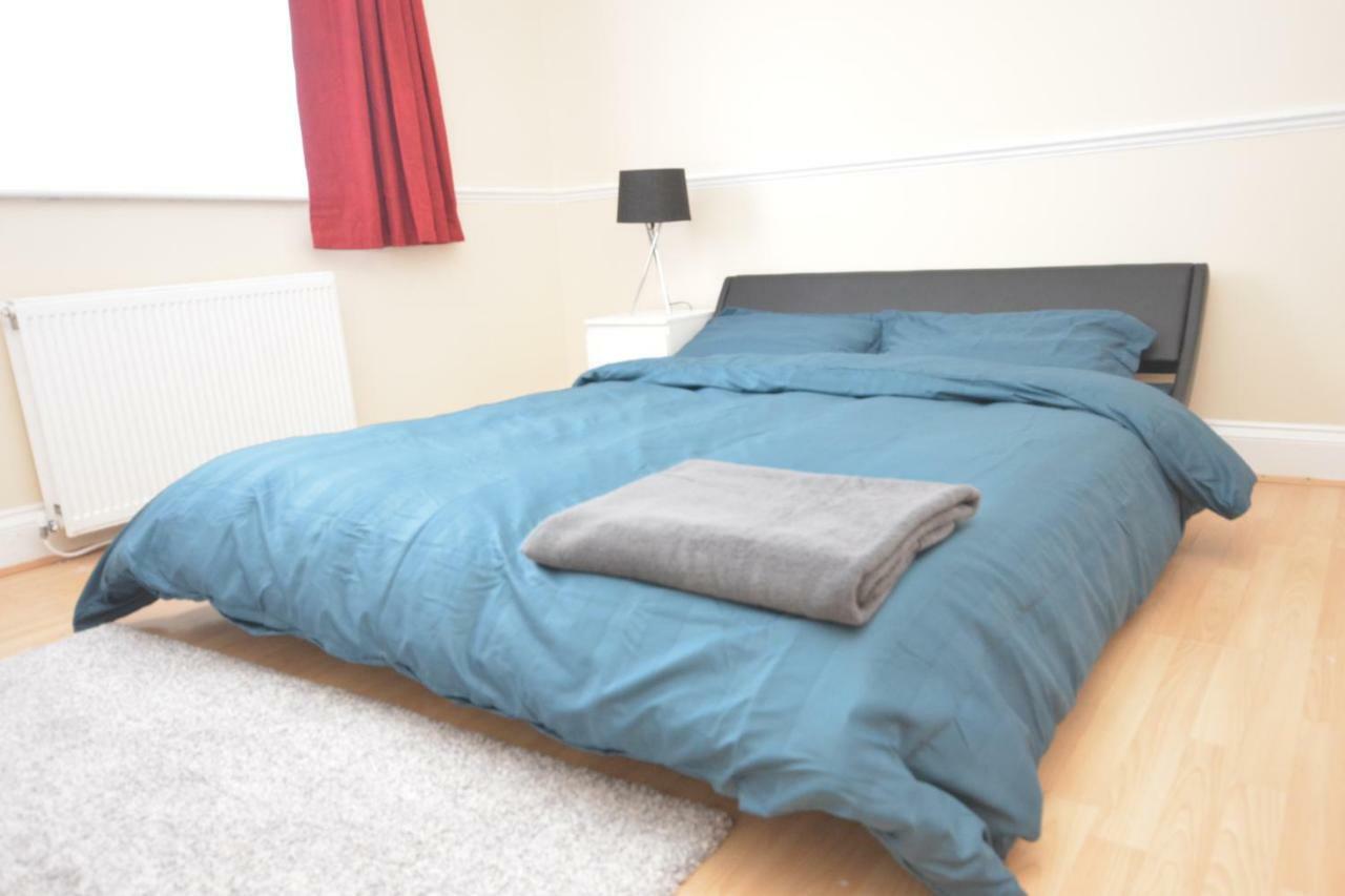 Four Bedroom Townhouse 12 Minutes Walk To Excel Exhibition Centre ロンドン エクステリア 写真