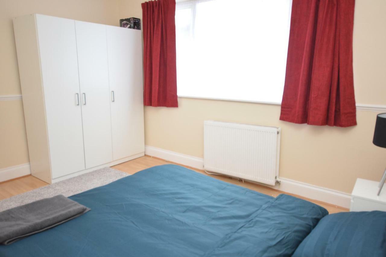 Four Bedroom Townhouse 12 Minutes Walk To Excel Exhibition Centre ロンドン エクステリア 写真