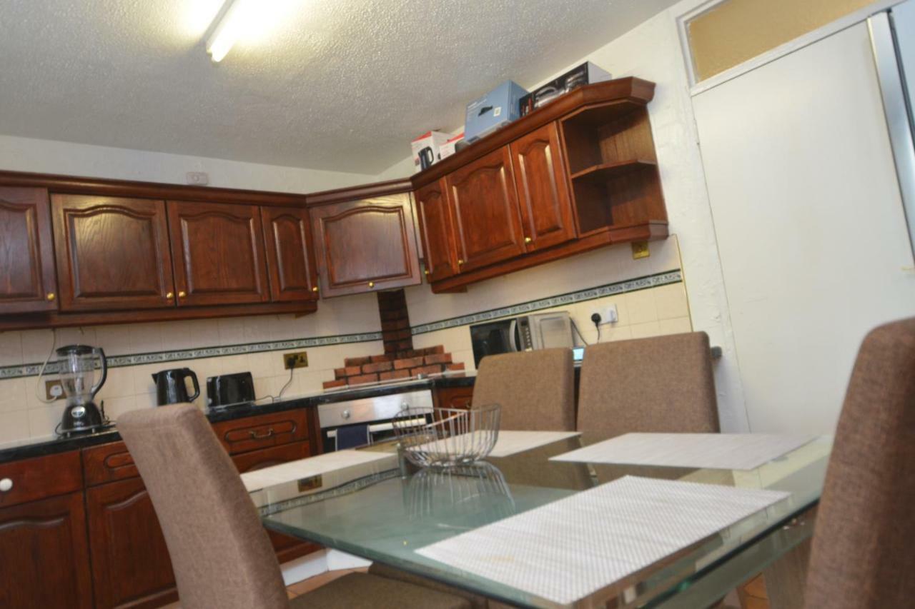 Four Bedroom Townhouse 12 Minutes Walk To Excel Exhibition Centre ロンドン エクステリア 写真