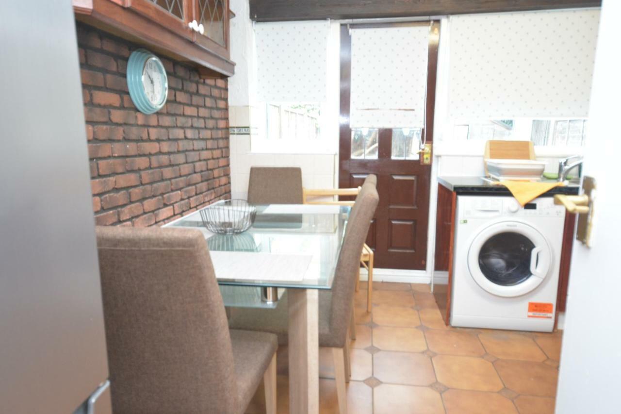 Four Bedroom Townhouse 12 Minutes Walk To Excel Exhibition Centre ロンドン エクステリア 写真