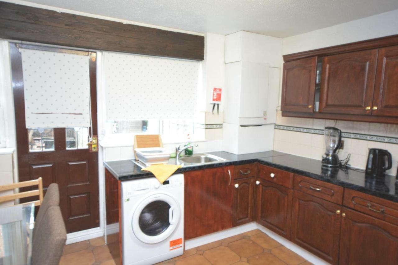 Four Bedroom Townhouse 12 Minutes Walk To Excel Exhibition Centre ロンドン エクステリア 写真
