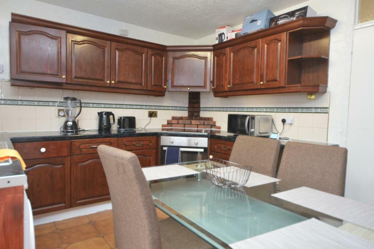 Four Bedroom Townhouse 12 Minutes Walk To Excel Exhibition Centre ロンドン エクステリア 写真