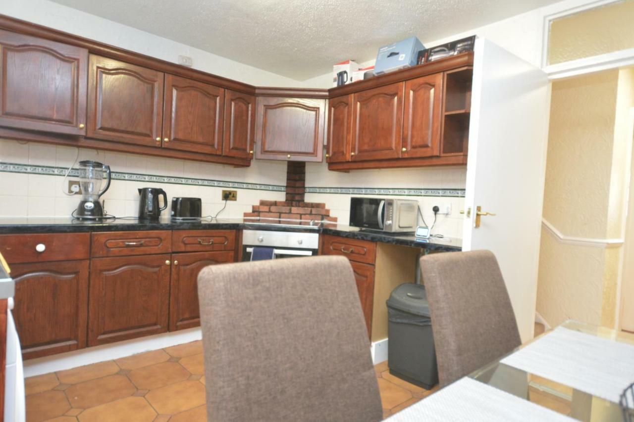 Four Bedroom Townhouse 12 Minutes Walk To Excel Exhibition Centre ロンドン エクステリア 写真