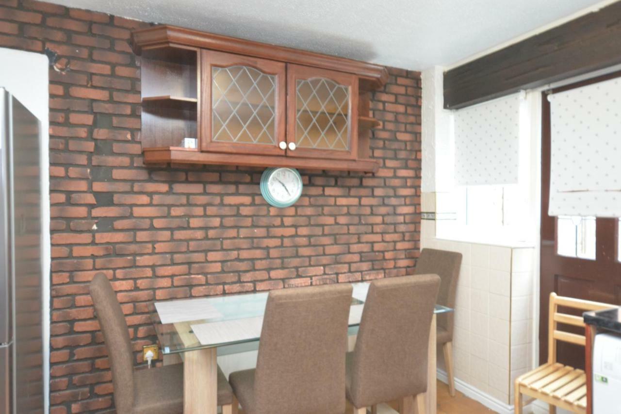 Four Bedroom Townhouse 12 Minutes Walk To Excel Exhibition Centre ロンドン エクステリア 写真