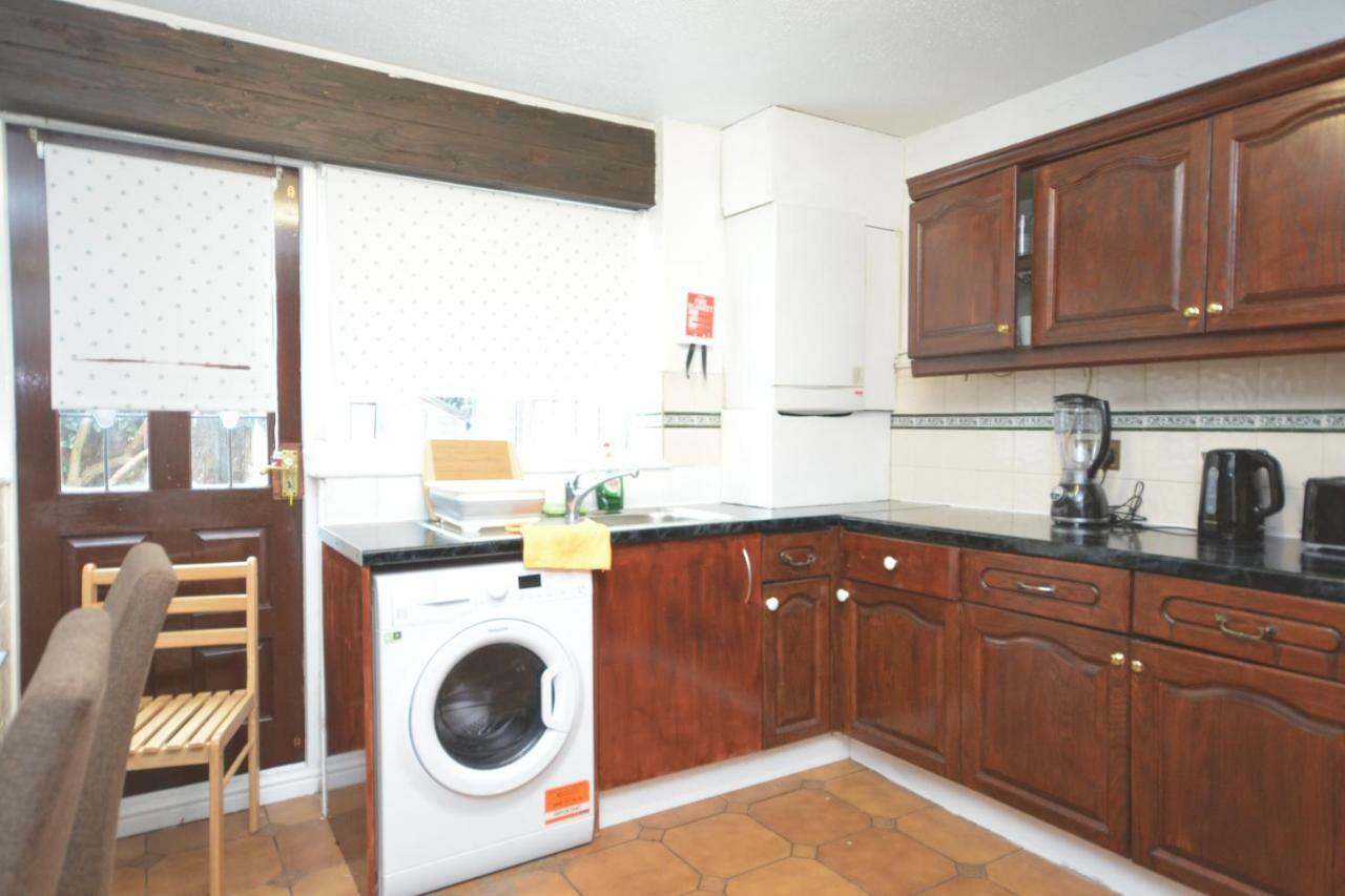 Four Bedroom Townhouse 12 Minutes Walk To Excel Exhibition Centre ロンドン エクステリア 写真