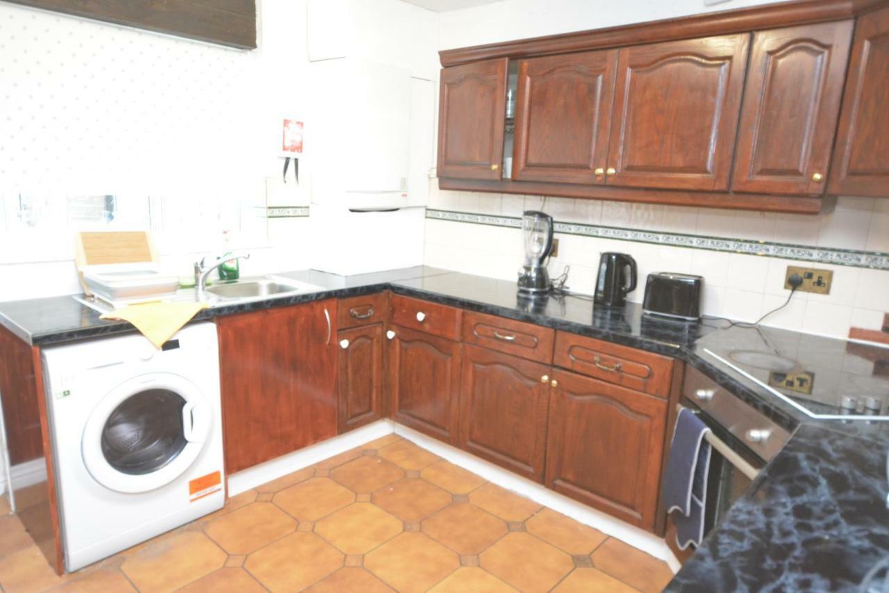 Four Bedroom Townhouse 12 Minutes Walk To Excel Exhibition Centre ロンドン エクステリア 写真