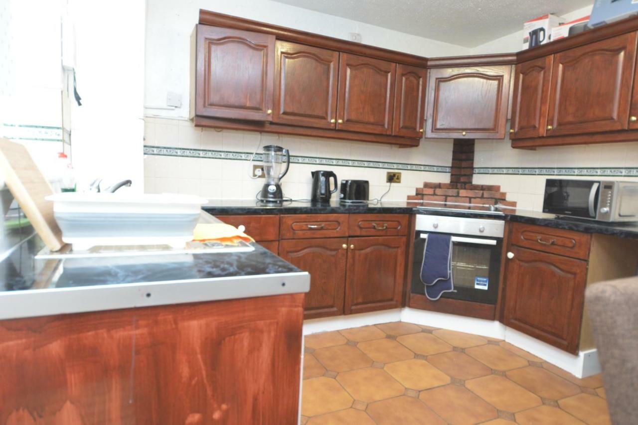 Four Bedroom Townhouse 12 Minutes Walk To Excel Exhibition Centre ロンドン エクステリア 写真